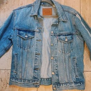 Levi’s Trucker Jacket